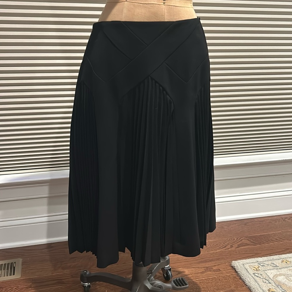 Gorgeous Bill Burns pleated skirt with criss-cross design. Black size 12. NWOT